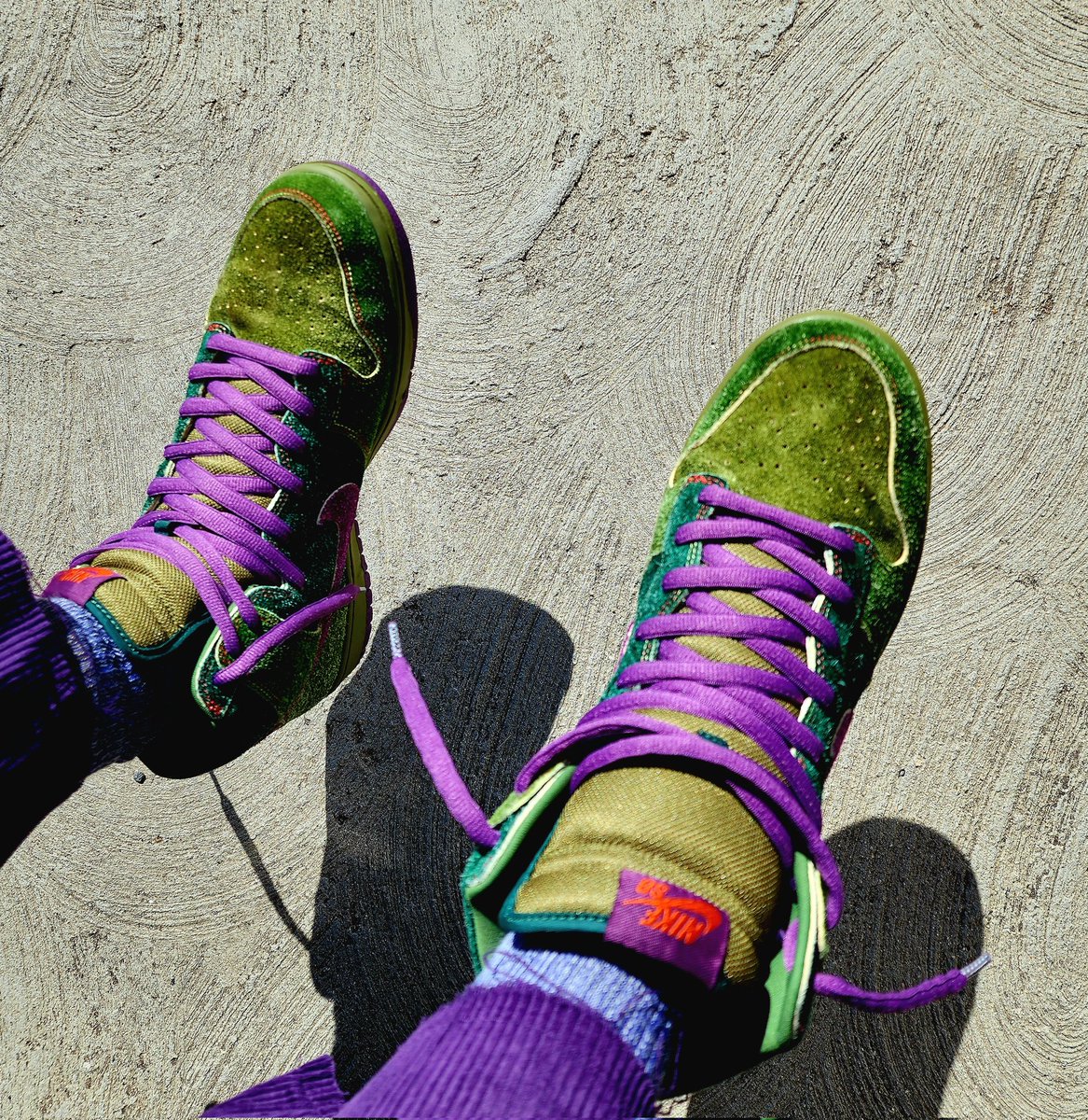 McKnight_Rich's tweet photo. @n8frost @adidas @adidasoriginals @theyeezymafia Day 23 of Dunktober: Feeling a bit elevated today, after a day of pain... is it 420 yet?? "Can you SMELLLLL what the Rock is cooking?" #NikeSB #Snunk https://t.co/L7l8Ka5rBH