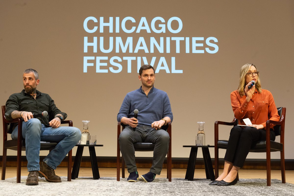 Very gripping conversation on the subject of extremism in America with historian @kathleen_belew interviewing reporter @AndyBCampbell and former Metropolitan PD officer during the #CapitolRiots #MichaelFanone @norriscenter @NorthwesternU @chihumanities (📷 @cindy_barrymore)