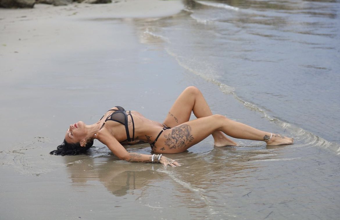 annaciupita's tweet photo. Bagnetto con me??
#GOAT𓃵 #baby #sea #photo #onlyfans #bluebellkrystal #onlyfansgirl #onlyfanspromo #OnlyFansgratis #love #book #sitoblu #amore #voglio #conme #bagnetto https://t.co/f6zV29JIBa