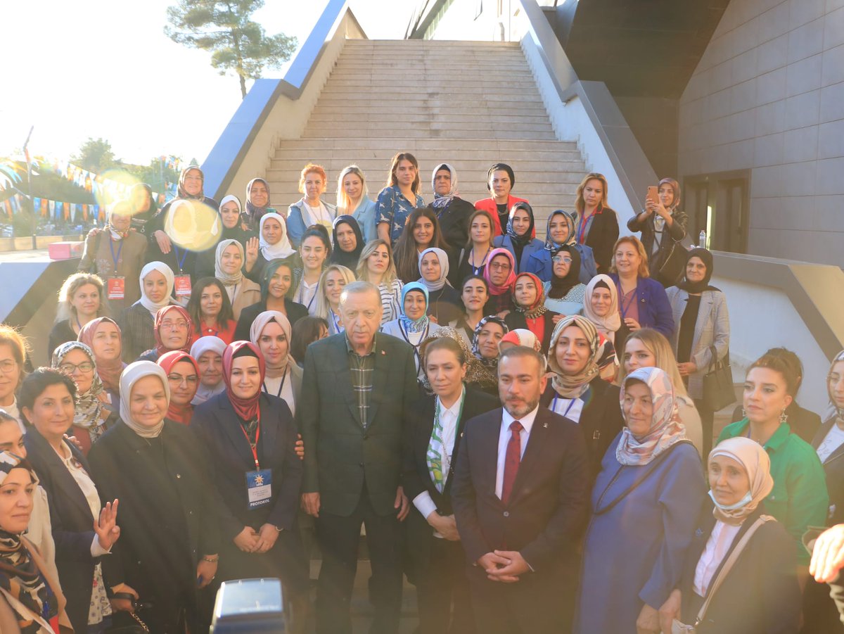 ZeynepKARAER21's tweet photo. 20 yıldır Reisimiz Sn @RTErdogan 'ın arkasında yürüdüğümüz gibi bugün de arkasındayız yarın da olacağız. 
@AkPartiDbakir 
@Akkadindiyarbkr 
@muzeyyenkaya 
@aysekesir 
@arzubakir23 https://t.co/uCPxPbcLv0