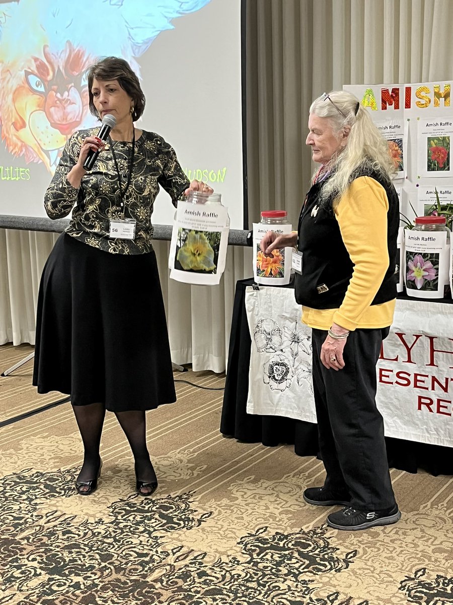 WDCGardener's tweet photo. had a great time speaking at and attending the Lilyhemmer festival for a region 3 (mostly mid-Atlantic) Daylily enthusiasts this weekend near Harrisburg PA. #gardendc #dmvv #daylilies #daylilyauction #dayliliyclub #daylilylove https://t.co/F7NXdCWsHa