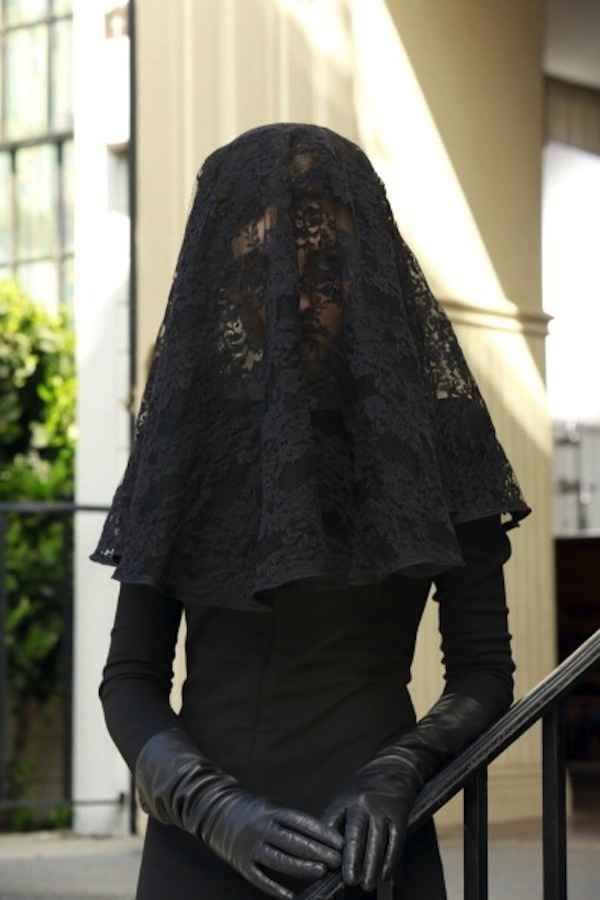 CrazyCraven01's tweet photo. @NadineDorries outside Johnson’s house now he’s pulled out of the pm contest #BorisJohnson #NadineDorries #pm #NoToJohnson https://t.co/owboaE2jYU