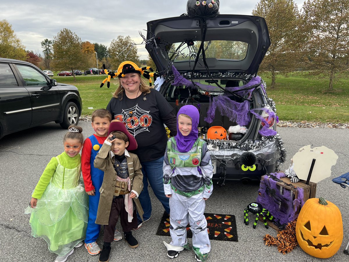Great day for Trunk or Treat Fall Festival. Thank you <a href="/ja_champs/">Jaindl Elementary Grand Champions</a> PTO! #grandchamps #parklandpride