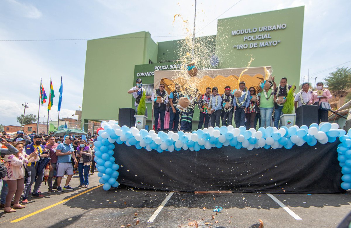 ManfredBolivia's tweet photo. Continuamos entregando obras en todos los distritos de #Cochabamba, entregamos el Módulo Policial de la Mancomunidad 1ro de Mayo, una importante obra para los vecinos de la zona, que fortalecerá la seguridad ciudadana. ¡Las obras avanzan!
#Hilo3 ⬇️ https://t.co/LLKvqrLZJM