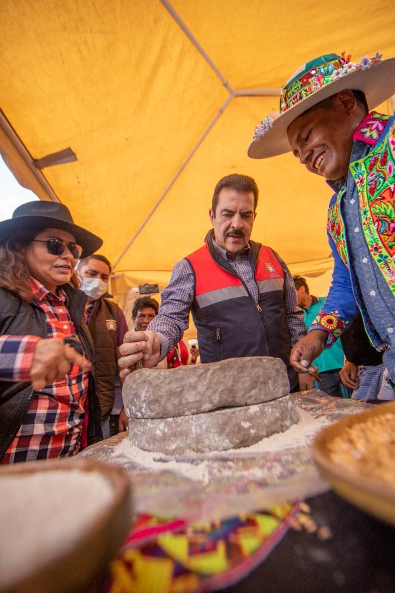 ManfredBolivia's tweet photo. Participamos de la Feria de Antaño y la Música Autóctona en distrito 9, un evento que promueve las diferentes expresiones culturales y gastronómicas que tiene #Bolivia, fortaleciendo la diversidad, reactivación económica y la cultura.
#Hilo4 ⬇️ https://t.co/qDg7XE63UA