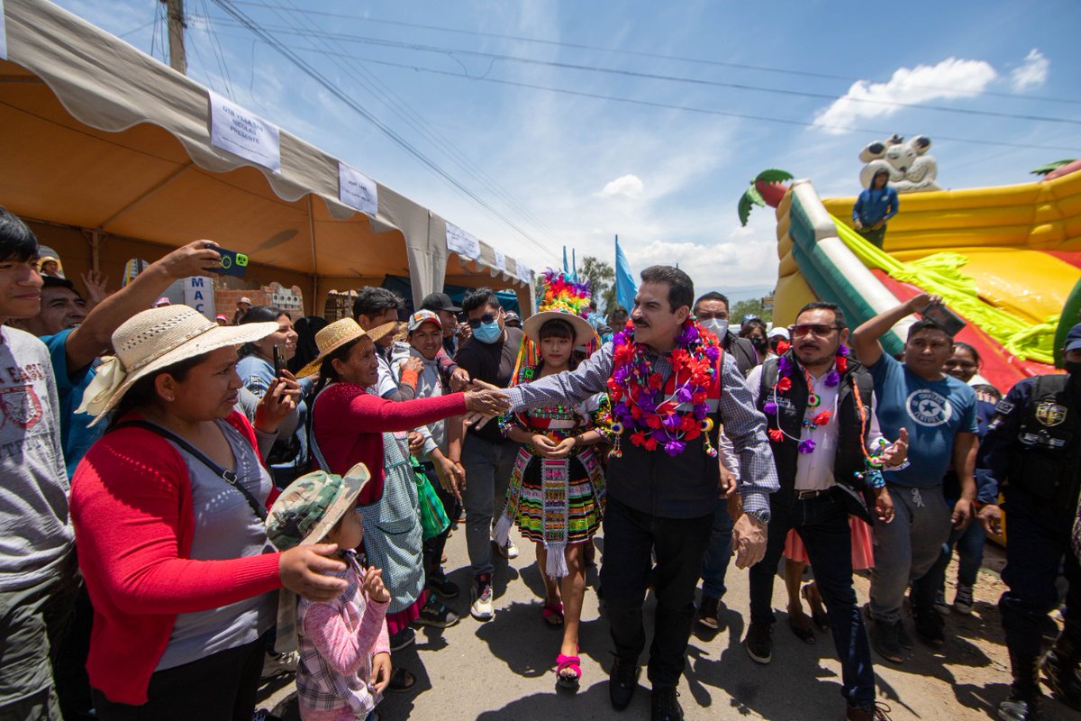 ManfredBolivia's tweet photo. Visitamos la Mancomunidad COBOL, en la zona sur de nuestra #Llajta, para inaugurar la Feria Costumbrista, compartiendo un agradable momento con los vecinos y expositores. 

#Hilo5 ⬇️ https://t.co/mqGWBCpX7k