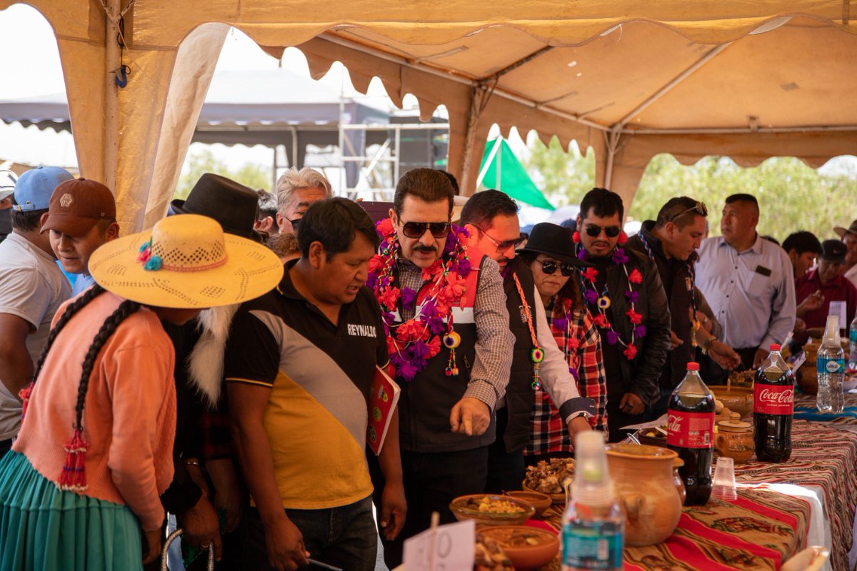 ManfredBolivia's tweet photo. Visitamos la Mancomunidad COBOL, en la zona sur de nuestra #Llajta, para inaugurar la Feria Costumbrista, compartiendo un agradable momento con los vecinos y expositores. 

#Hilo5 ⬇️ https://t.co/mqGWBCpX7k