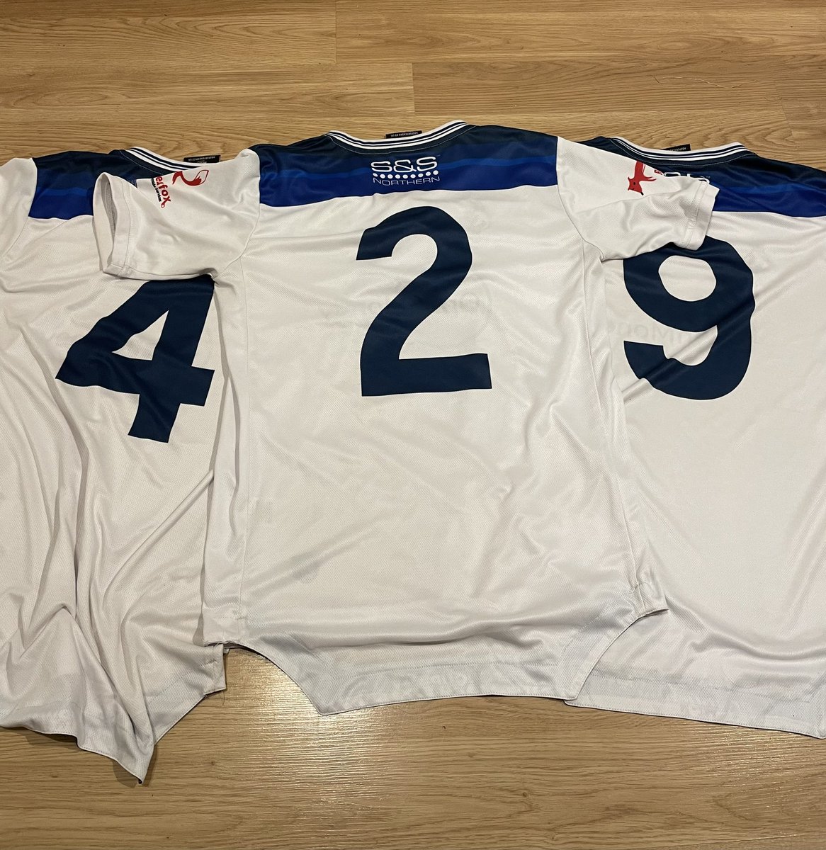 nonleaguekitman's tweet photo. That’s what I’m talking about. @Ariel__uk doing the business on the @OfficialBuryAFC kit. #kitman #Washingmachine #coldwash https://t.co/DhpeizqDBn