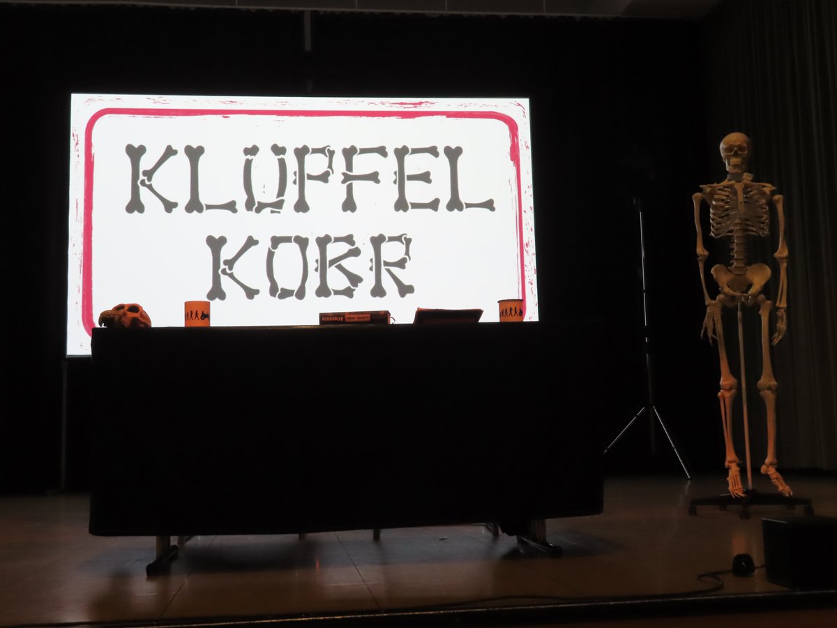 knotenkoenigin's tweet photo. Tolle Lesung am Donnerstag. 📖📚 #Kluftinger #Allgäukrimi #Affenhitze https://t.co/aKRkxbupVR
