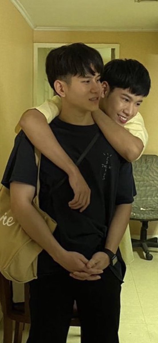 singtoastt's tweet photo. CLINGY GILAAAAAA https://t.co/03LVOcQrk3