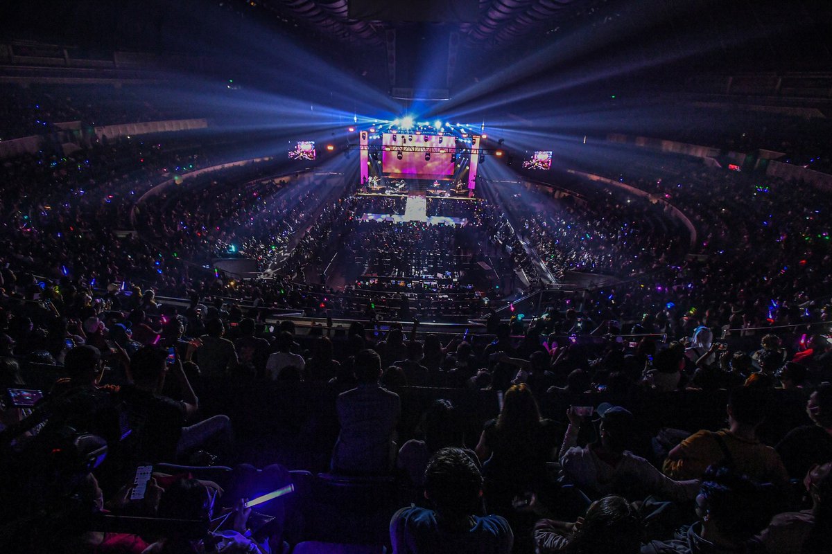TheBigDome's tweet photo. Congratulations @TheJuans_BAND for a successful concert here at #TheBigDome 👏🏻🙌🏻

You touched the hearts of many tonight 💗

#TheJuansRoadToAraneta #TheJuansLiveInAraneta
#TheJuansLiveAtTheBigDome https://t.co/mw3QPx67XQ
