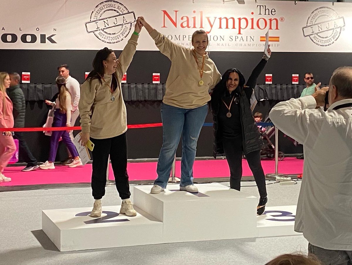 lookmadrid_'s tweet photo. 💅 #Nailympion, el campeonato internacional de uñas más importante del mundo, entrega sus premios en cada categoría.
¡Enhorabuena! 🏆
🤝 #Thueya, #NoteCosmetique, #ArtisticNailDesign, #Gelfix, #MollyLac, #Gelamour, #LPNails.
📍 Núcleo conexión 12/14, @IFEMA MADRID. https://t.co/0HX5qjBLW3