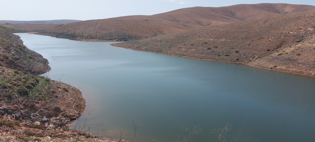 FuerteMeteo's tweet photo. Presa de Los Molinos, Las Parcelas. Puerto del Rosario #Fuerteventura #Canarias @VickyPalmaMeteo https://t.co/lcQDmOEzTQ