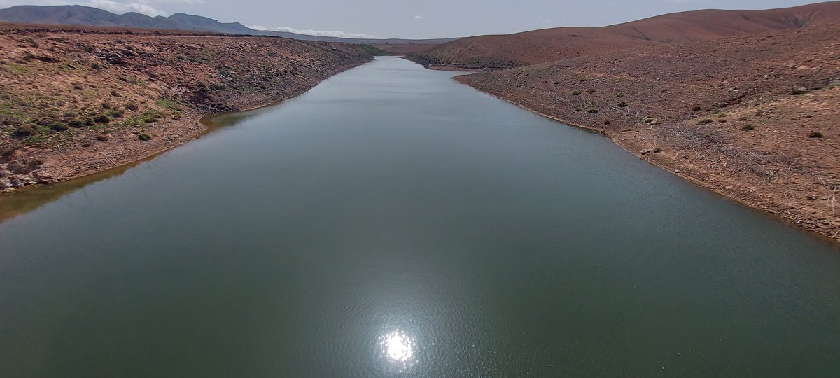 FuerteMeteo's tweet photo. Presa de Los Molinos, Las Parcelas. Puerto del Rosario #Fuerteventura #Canarias @VickyPalmaMeteo https://t.co/lcQDmOEzTQ