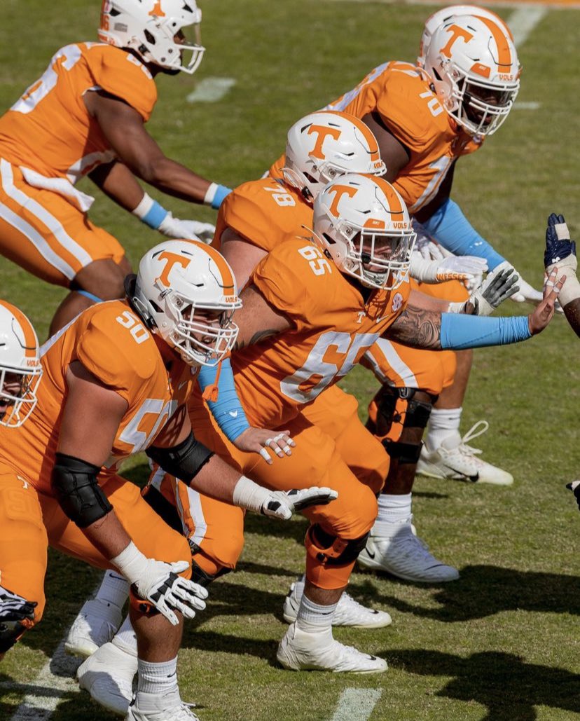 #Retweet if your team is ONE of the SIX UNDEFEATED teams remaining in the FBS!!🍊👀