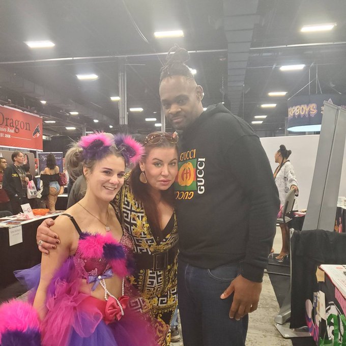It&rsquo;s been a terrific few days at @EXXXOTICA #EdisonNJ for @SamanthaStJame2 @ray_ray_xxx &amp; @johngordonenyc<a class="tags" target="_blank" title="On Twitter" href="/?out=eyJ0eXAiOiJKV1QiLCJhbGciOiJIUzUxMiJ9.eyJpYXQiOjE3MjUxNDgxMjcsImlzcyI6InR3cG9ybnN0YXJzLmNvbSIsIm5iZiI6MTcyNTE0ODEyNywiZXhwIjoxNzU2Njg0MTI3LCJyZWRpcmVjdF91cmwiOiJodHRwczovL3R3aXR0ZXIuY29tL0VYWFhPVElDQSJ9._yeqh7tGinkGKfq6uxOwI57mcs3tJdfK0aNvRIJE9V81tRDHf4b-JBwh6UnbOkagRubIKDV-o9QXQn6cJw1_Cg">@EXXXOTICA</a><a href="/tag/edisonnj"class="tags">#EdisonNJ</a>