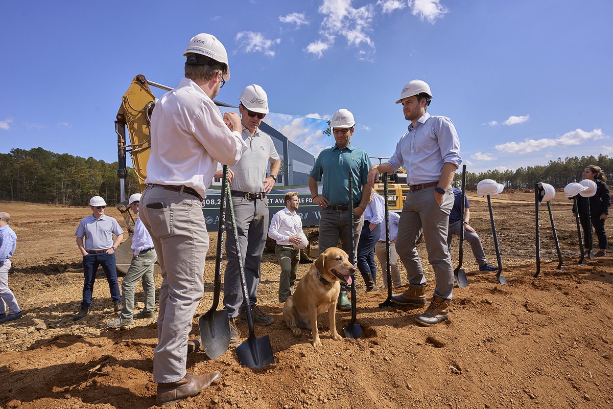 StreamRealty's tweet photo. #StreamAtlanta hosted the groundbreaking for Adairsville Logistics Center at 3048 U.S. Highway 41 in Georgia.
➡️ More about the project: https://t.co/y5Qy7Ope6Y
#Warehouse #Industrial #CommercialRealEstate #CRE #StreamCRE @aewglobal | @_EvansGC | @BohlerEng | @WareMalcomb https://t.co/56XNloE1Uw
