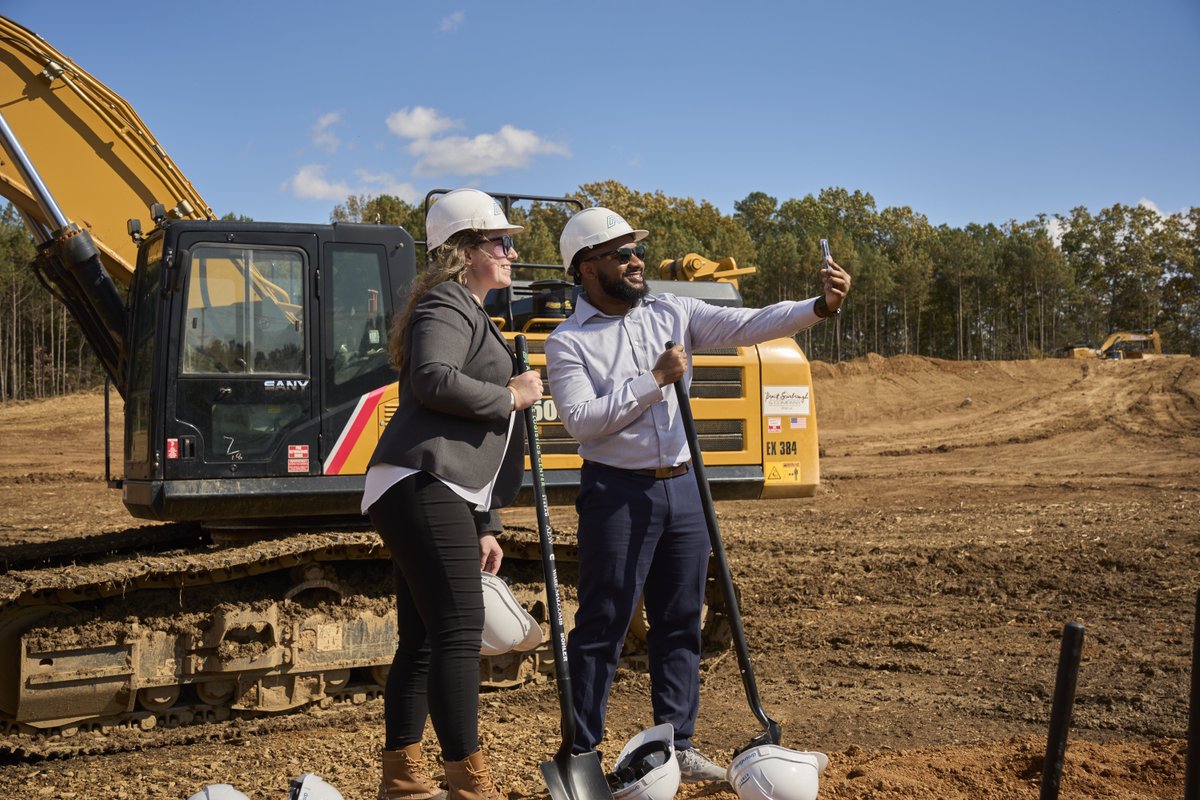 StreamRealty's tweet photo. #StreamAtlanta hosted the groundbreaking for Adairsville Logistics Center at 3048 U.S. Highway 41 in Georgia.
➡️ More about the project: https://t.co/y5Qy7Ope6Y
#Warehouse #Industrial #CommercialRealEstate #CRE #StreamCRE @aewglobal | @_EvansGC | @BohlerEng | @WareMalcomb https://t.co/56XNloE1Uw