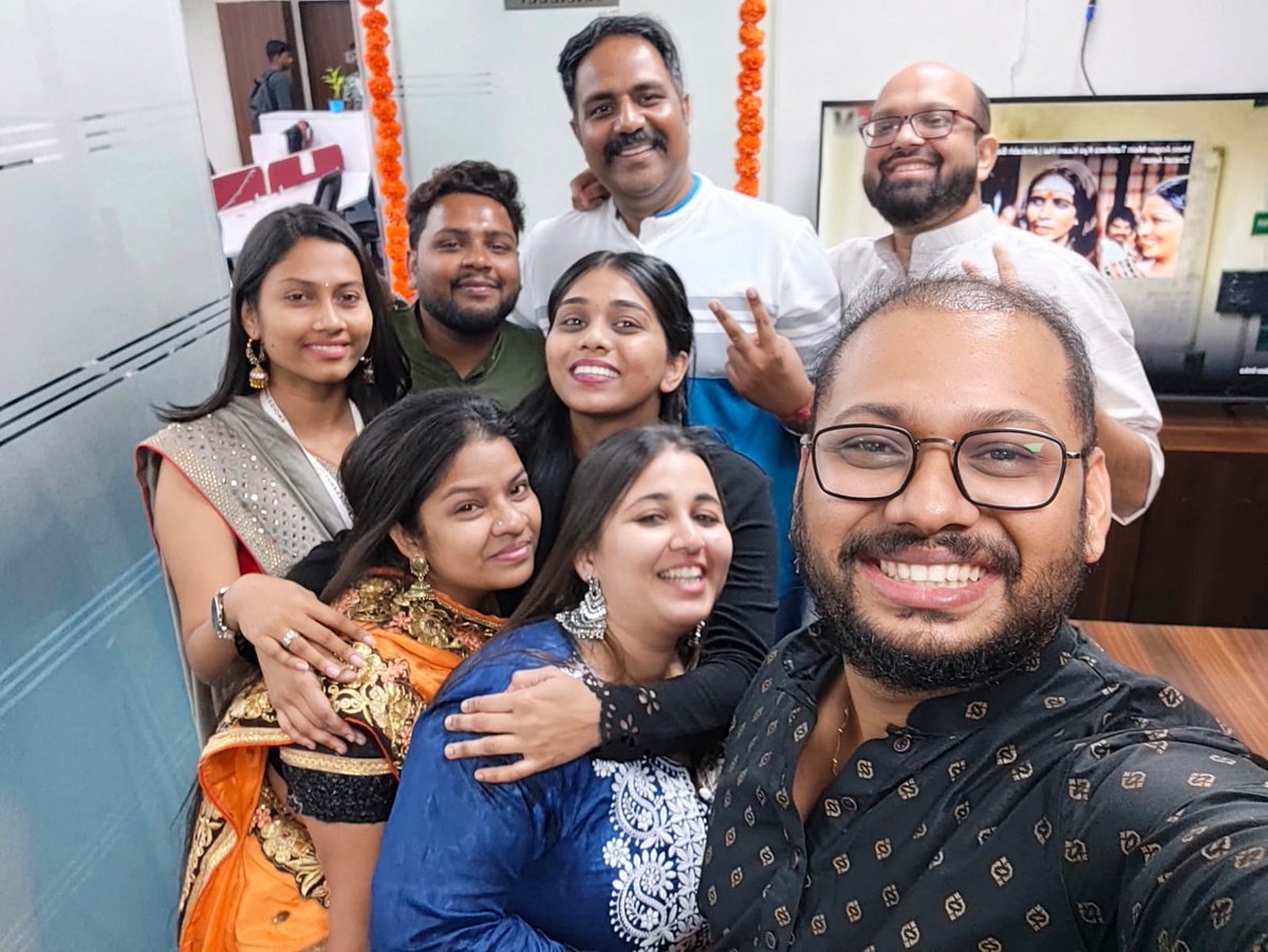 Smarkerz1's tweet photo. Team Smarkerz celebrated this Diwali with lots of Fun, Games &amp; Dance.

Here are few Glimpses of Diwali Celebration.
#Diwali2022 #TeamSmarkerz #Smarkerz #InfluencerMarketing https://t.co/rvP4AQ6My1