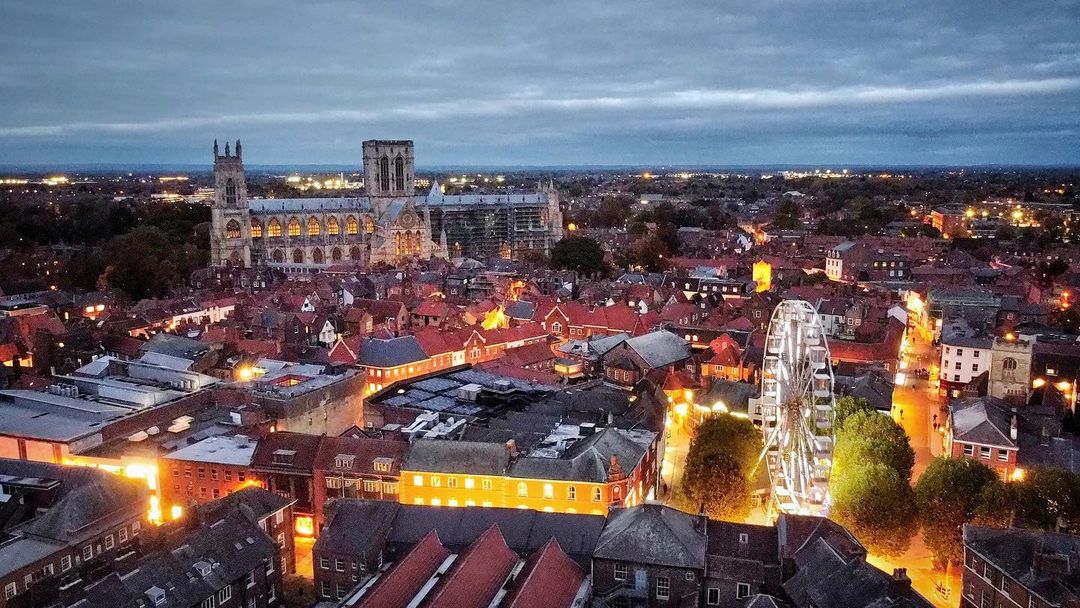 An amazing shot of York from above! ✨ There's one week left to ride the Big Wheel in St Sampson's Square so make sure you don't miss out on some incredible views! 🎡 Find out what else is going on this half term in York: visityork.org 📷 Kieran Delaney