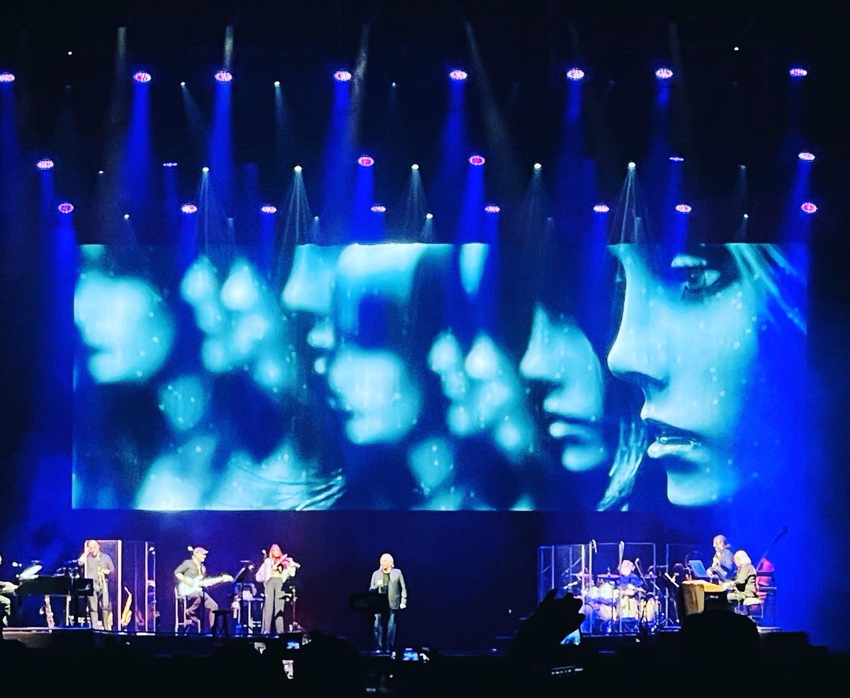AnjiMilanovic's tweet photo. Concierto de #JoanManuelSerrat en el Zócalo de la Ciudad de México. Gracias Maestro! 💗 https://t.co/zcBXMxwLCq