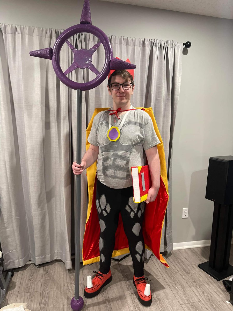 xDeathMeowtal's tweet photo. Cosplaying my RuneScape account for Halloween 🧊🧊🧊🧊🧊 https://t.co/IyocDhdoBh