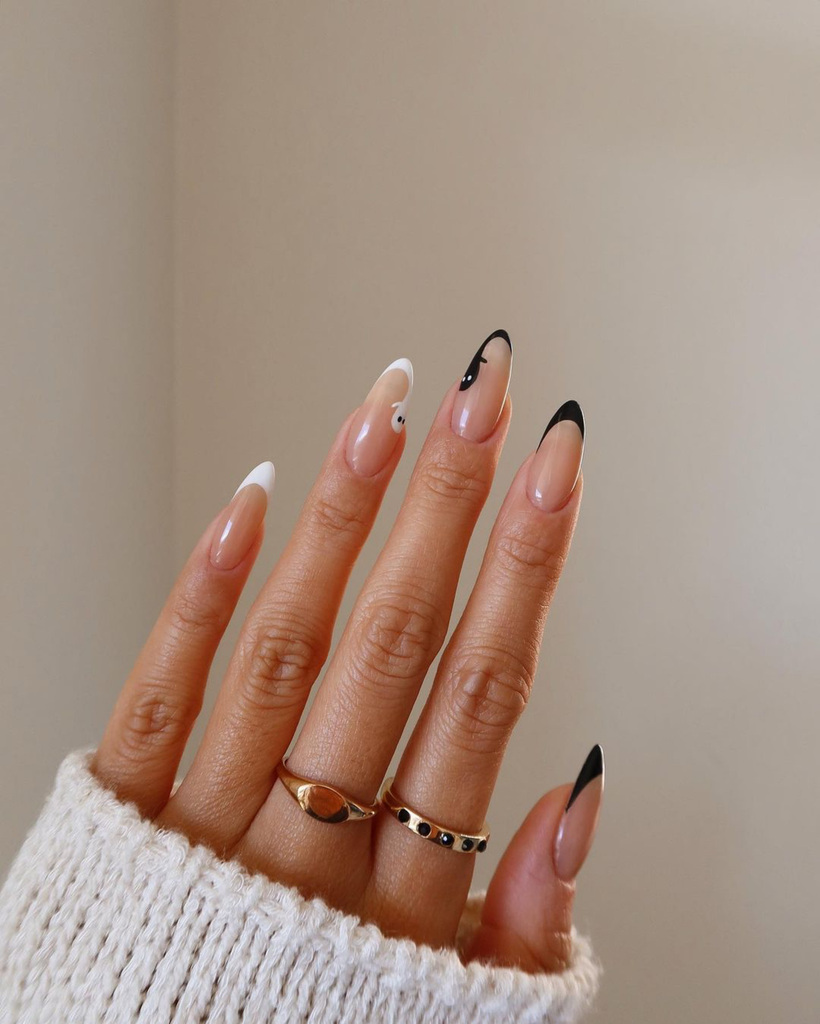 T-minus 8 days until Halloween... 👻 Prepare your claws - ahem, nails - for whatever spooky activities you have planned.⁣
⁣
Book your service at bellacures.com⁣
⁣
📸 <a href="/vwnails_/">Vivian Wong</a> instagr.am/p/CkD7QKsJQ7f/