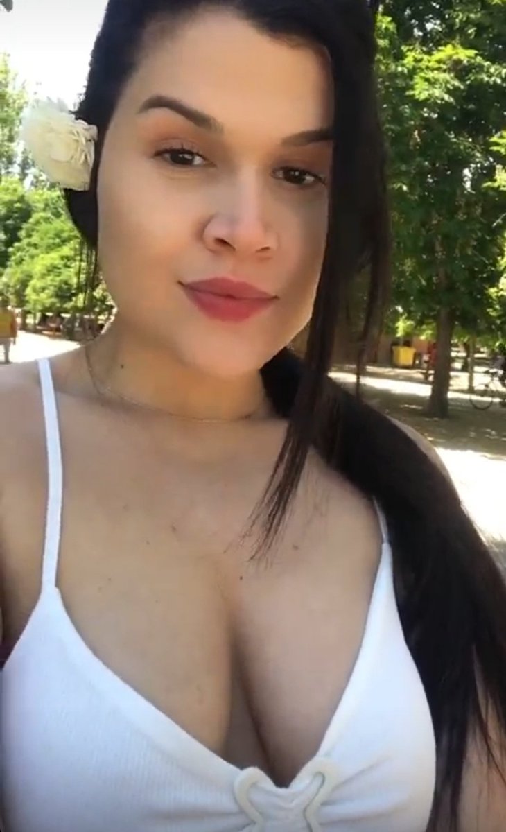 Buenos días amores 😘🌞 hoy con muchas ganas de ir a la playa!! Que me aconsejan??? 
#UnidosJamásSeremosVencidos