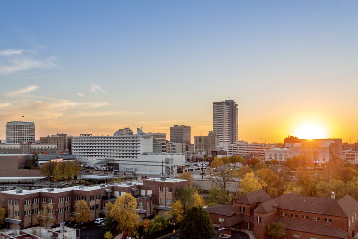 NathanFreel's tweet photo. Love these October views! @DTSouthBend https://t.co/BHbIWXR2fT