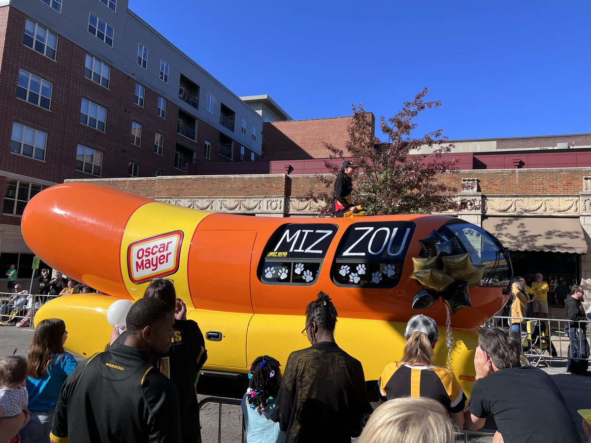 fabsits's tweet photo. It’s not a parade without the wienermobile https://t.co/6hTb2VKBVB