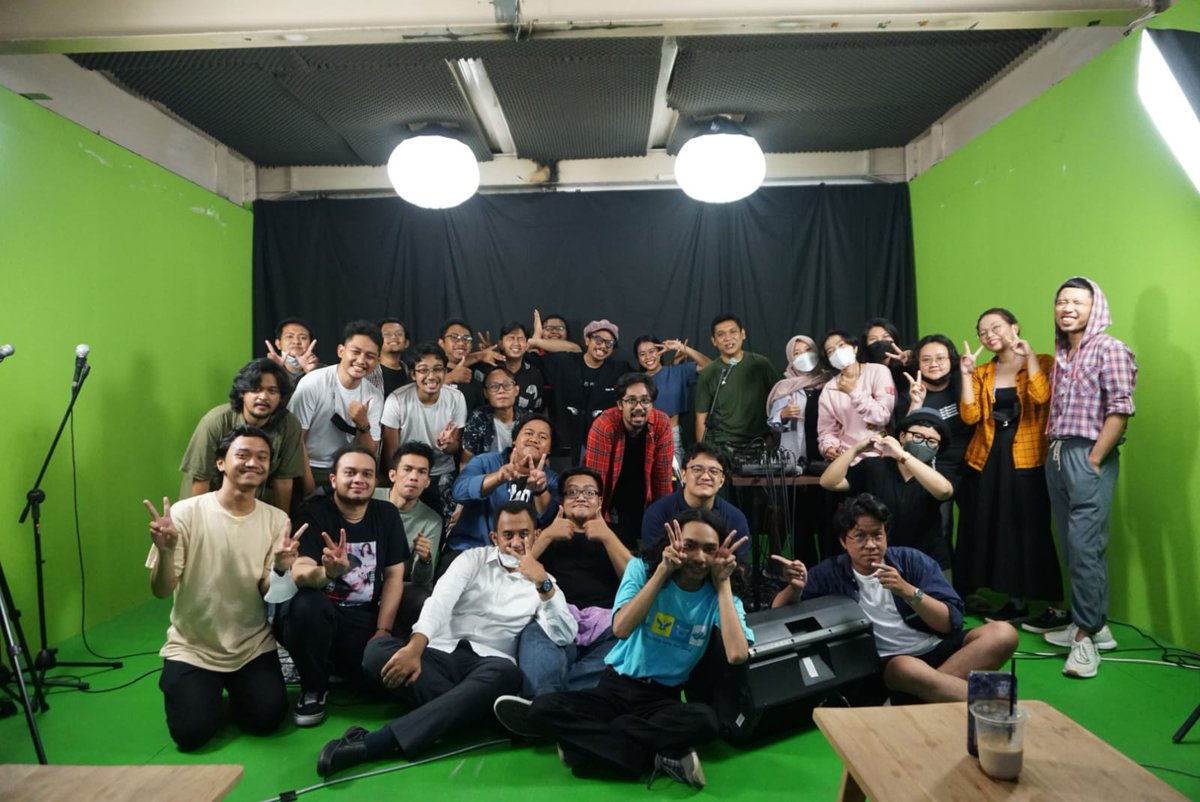 pokoknyaRPM's tweet photo. Berakhir sudah pagelaran #RANGPLAY48 Vol 4 hari ini. Makasih bgt kepada @ppm_music @BerandaMusic &amp; DJ @Jatiandito yg udah ngisi acara. Makasih juga buat teman² yang telah hadir hari ini. Terima kasih juga untuk @strimingin telah menjadikan kita bagian dari #pestakarya01 😁🙌 https://t.co/8n1GS8npdD