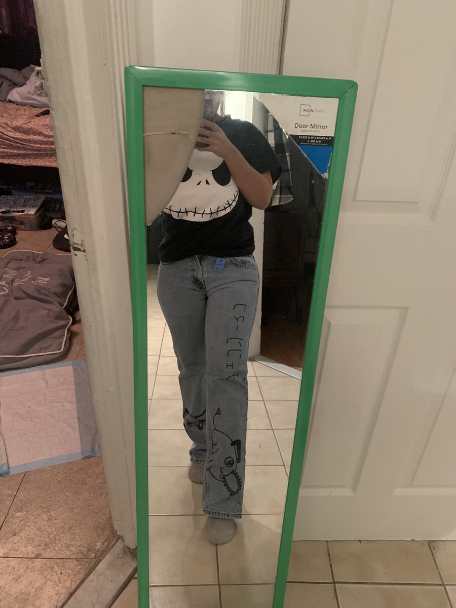 yahannieex3's tweet image. i also made chainsaw man jeans (: