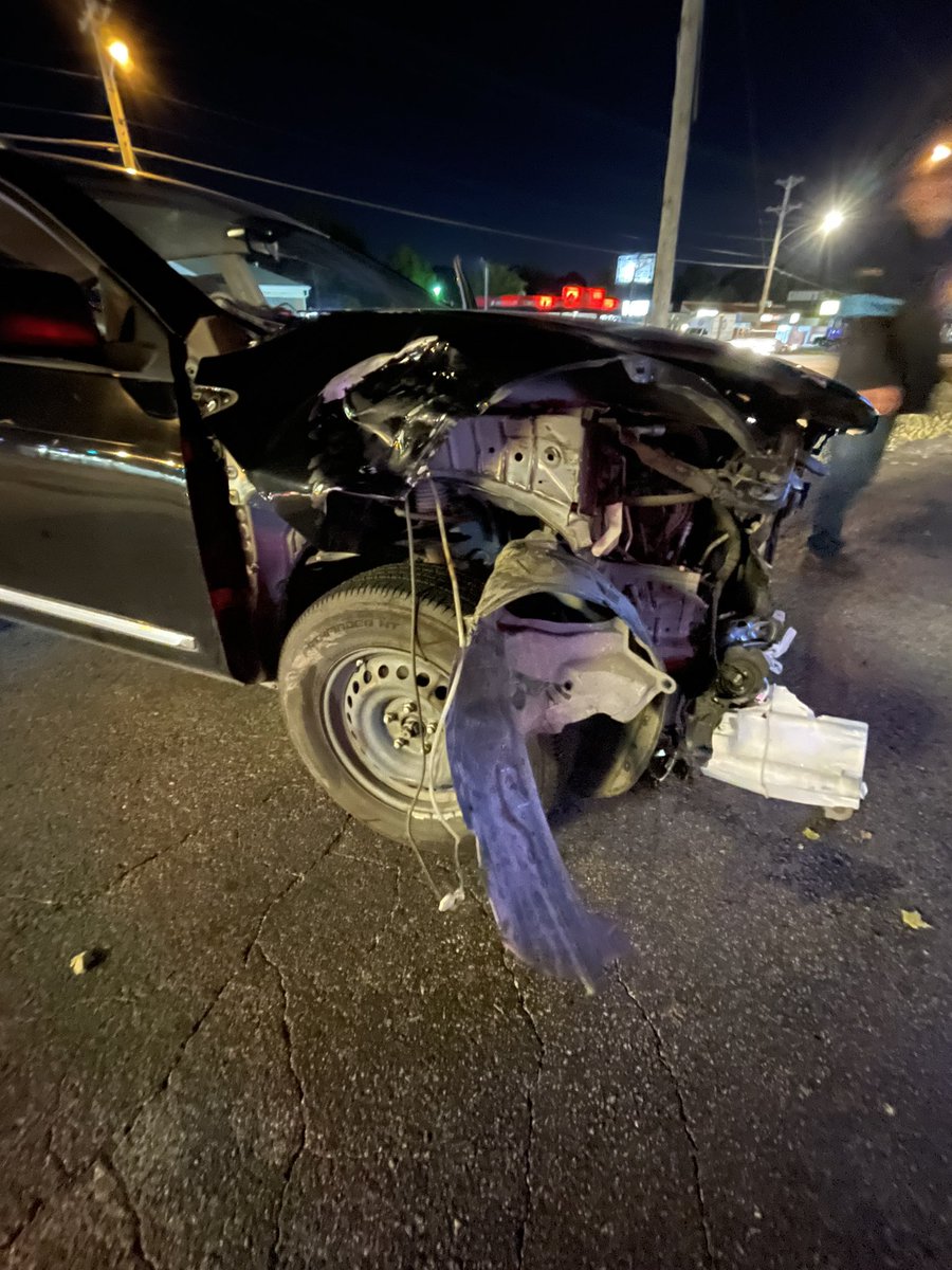 seleaus1's tweet photo. Last night was terrifying. I’m okay, baby is okay, but my poor Claire…she’s gone :( The car that got me to my full time job &amp; back while I was finishing college. That traveled literally across country from Illinois -> South Padre &amp; back. That I packed up when I left my ex. https://t.co/Bu5nwl2XwU