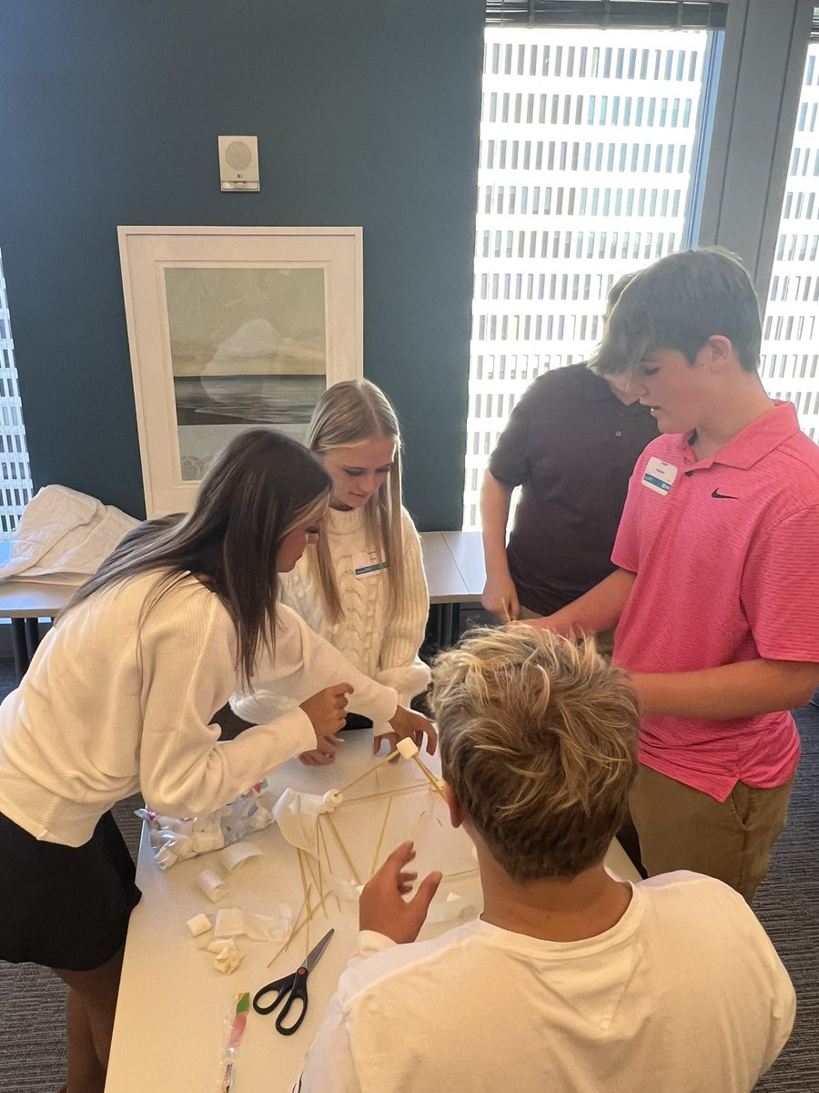 MsMuchiriEDUC's tweet photo. Learning to EFFECTIVELY collaborate is a skill so necessary for all forms of life. Today it’s marshmallows and spaghetti, tomorrow it’s the real world! #3DE #WestForsyth #Collaboration https://t.co/l8WmrnvCi5