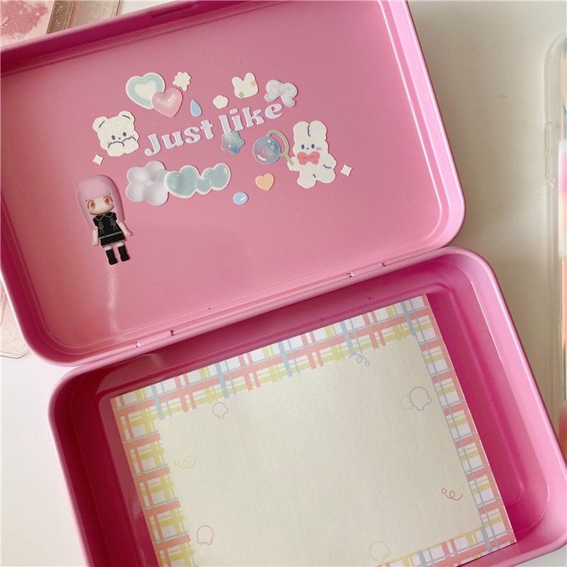 🍬กล่องเหล็กชมพู🍬
ขนาด8.5*13*2cm 
ราคา50฿ 
ค่าส่งเริ่มต้น30฿ 
#กล่องเก็บของ #ตลาดนัดtreasure #ตลาดนัดtheboyz