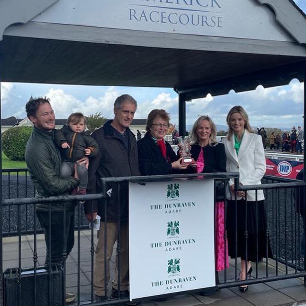 DunravenArms's tweet photo. Fabulous day @LimerickRaces for the Munster National, we were delighted to sponsor a race and equally happy to see this fabulous racecourse covered by @itvracing 🐎 
 
#thedunraven #adare #limerick #limerickracecourse #supportlocal https://t.co/kpswLqdAQT