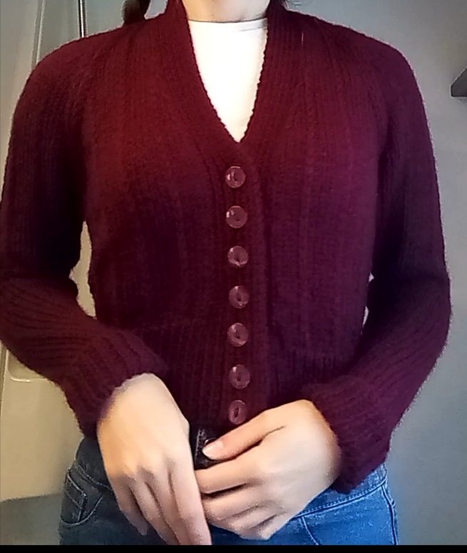 KnittedPanda's tweet photo. Finished knitting 1940s raglan cardigan! In loooveee I wanna make another! Knit flat in aran with 4.5 and 6mm needles! #knitting #vintage #handknit #autumn https://t.co/s5wTPq0emL
