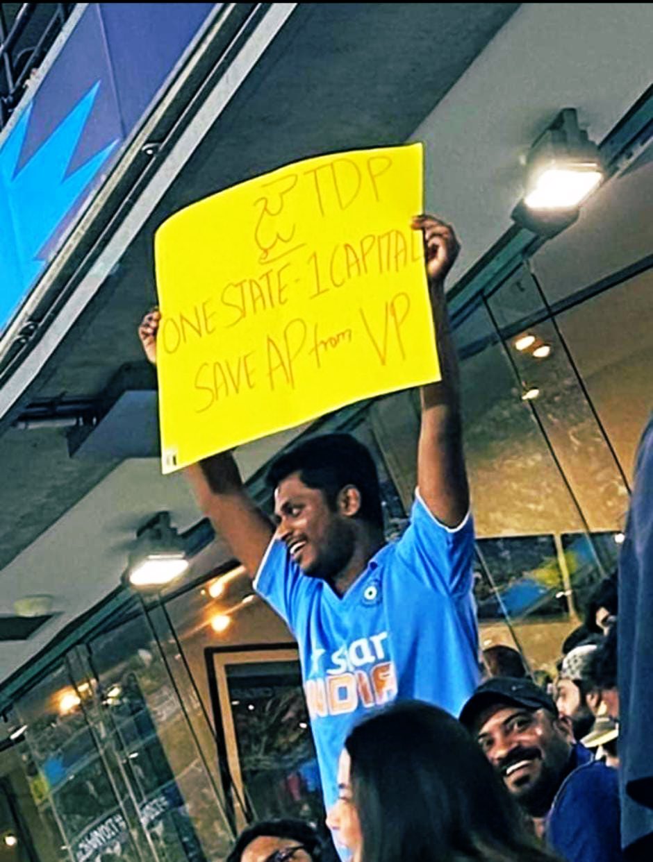 FfxDqqxUAAAE-I1?format=jpg&name=large