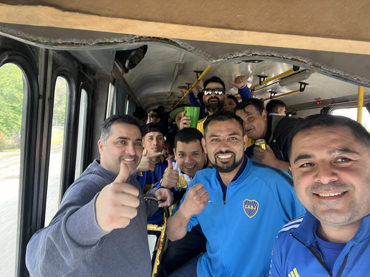 VanegasDaniel4's tweet photo. 🔹Nunca hicimos amistades 

🔸nunca la vamos hacer 

🔹amistades hacen los putos que cambian de ruta

🔵la matanza 

🟡siempre para adelante 

🔵vamos por la ⭐️73#

@BocaJrsOficial 

#lamatanza #socios #socias
#hinchas #bosterosoy https://t.co/6TV5P6RH1G