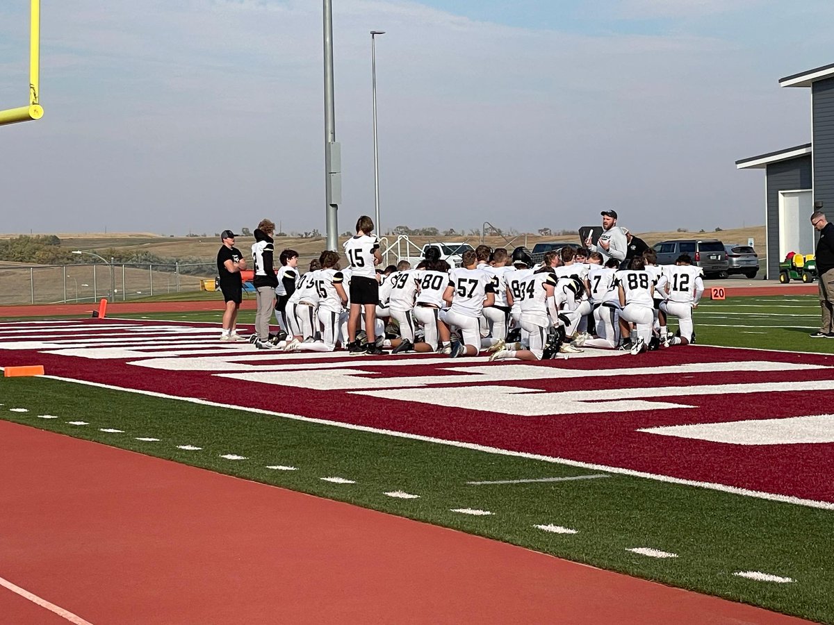 WFHoraceFB's tweet photo. Hawks went to Watford City and came up short 21-19. Congrats to all players on a tremendous season. The future looks bright with them! Your attitudes and commitment will take you far.
#HawkProud #GoodFirstImpression https://t.co/SSfesf4HYl