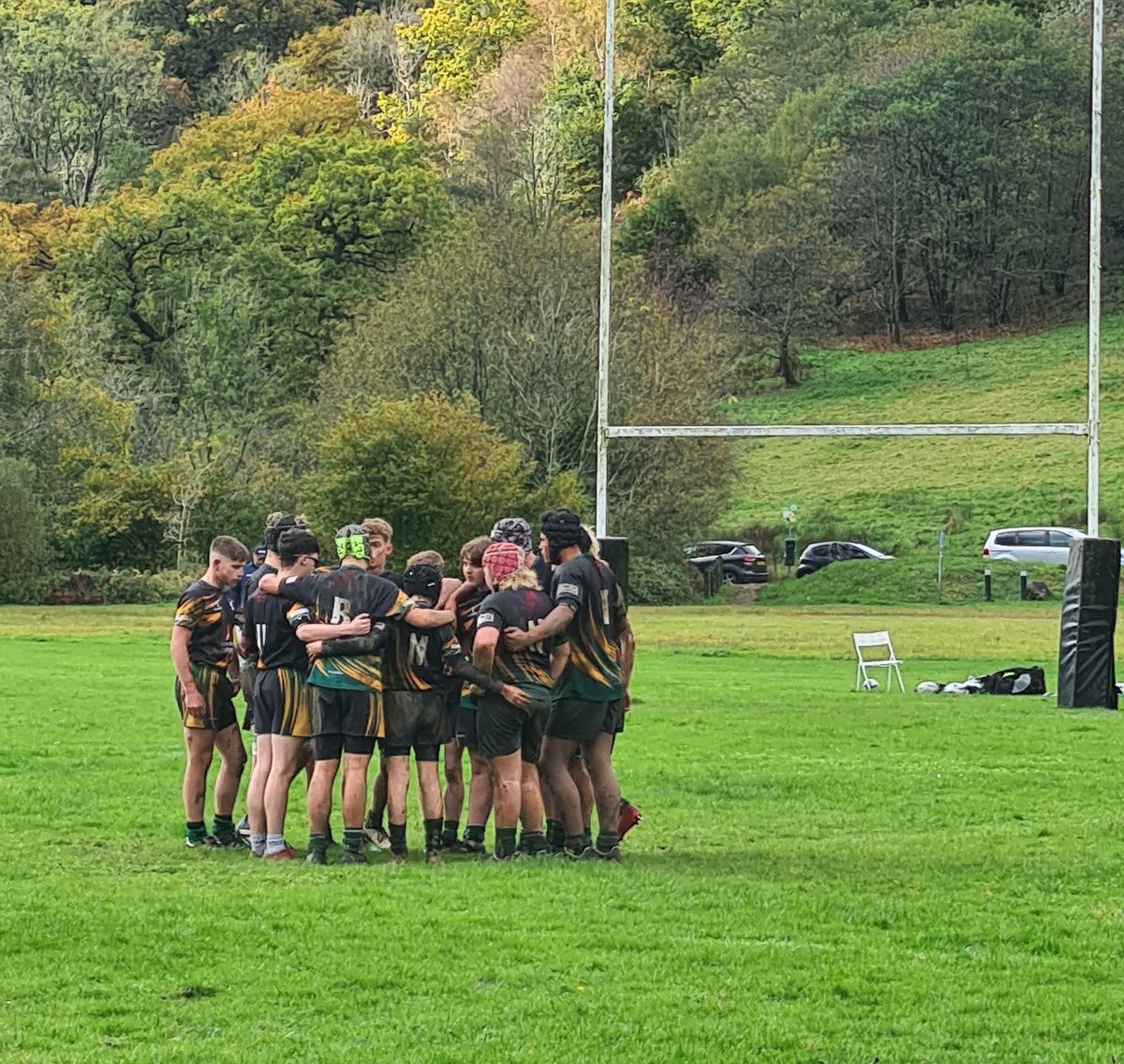 EJReesTurner's tweet photo. Thank you to @CowbridgeRFC U16s for travelling to us today. @valley_ravens U16s just took 10-7 win. Look forward to travelling to you soon👍 Great afternoon in @OgmoreValeRFC1 clubhouse afterwards with Tour planning meeting and celebrating Harvey's 16th. #uptheRavens https://t.co/c2lN8X49Da