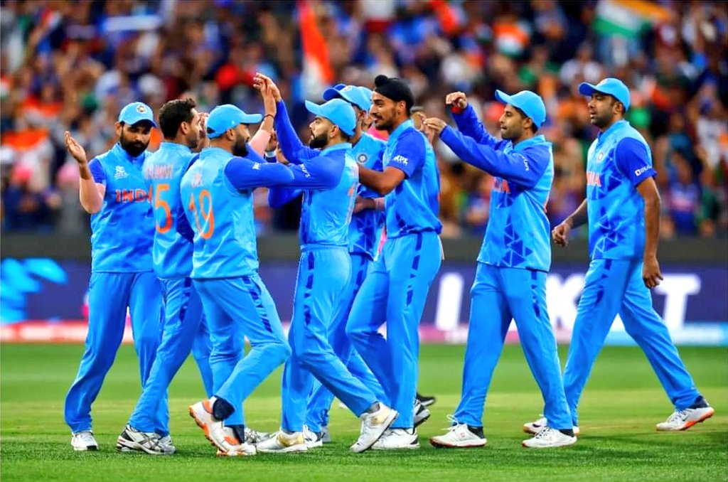 अमित शाह से लेकर पूरी भाजपा और उनकी ट्रोल आर्मी #विराट_कोहली के कसीदें पढ़ रही है और सिरमाथे बिठाने का नाटक कर रहे हैं
पर मैं जानता हूँ, यह क्षणिक है...

हमेशा समर्थन और प्यार बना रहेगा तो <a href="/RahulGandhi/">Rahul Gandhi</a> का क्योंकि वह सत्य के साथ खड़े हैं।

जय हिंद 🇮🇳
#BharatJodoYatra देश बदलेगी 🙏