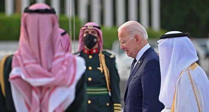 TheSaudi_post's tweet photo. صحيفة "واشنطن إكزامينر" الامريكية: 

ذهب بايدن إلى #السعودية متوسلاً وحط من قدر نفسه لإنتاج المزيد من النفط كخدمة سياسية لحزبه، وبعد أشهر تم رفض طلبه وقامت منظمة أوبك+ بخفض الإنتاج https://t.co/It91qv1QG7