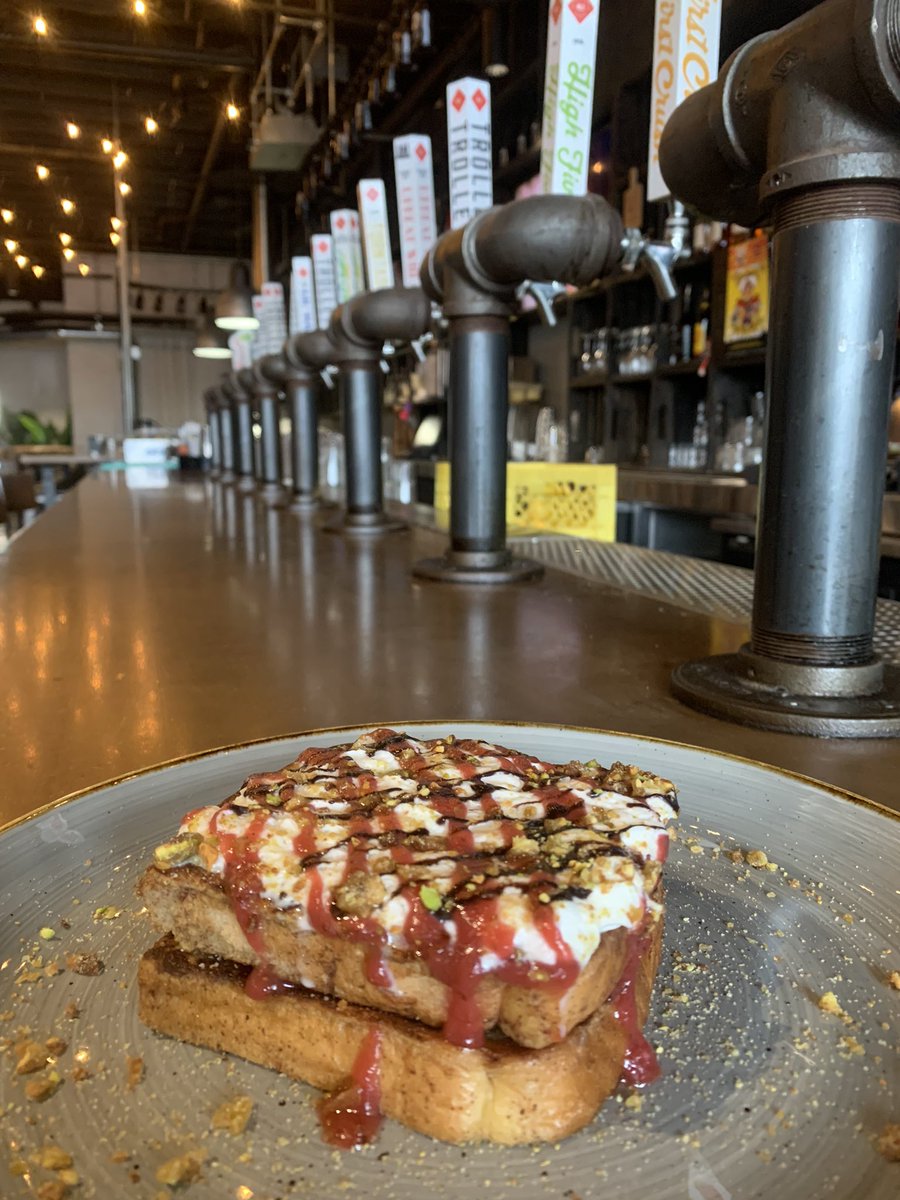 ErnieTsu's tweet photo. BRUNCH FEATURE @Trolley_5 : CINNAMON FRENCH TOAST- strawberry compote, mascarpone, chocolate drizzle, salty pistachio crumble @17thavesw #yycbrunch #yycbrewpub #yyc https://t.co/YPV9QheJ65