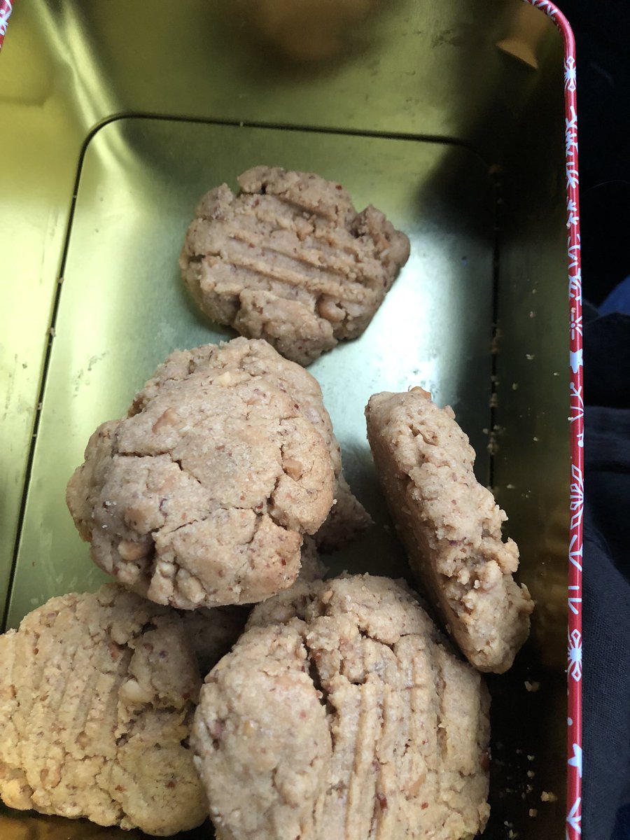 Hiding in the car and eating PB cookies before #Waypoints  in Edinburgh. 🌧🌧🌧🌧🌬🌬🌬<a href="/SamHeughan/">Sam Heughan</a>