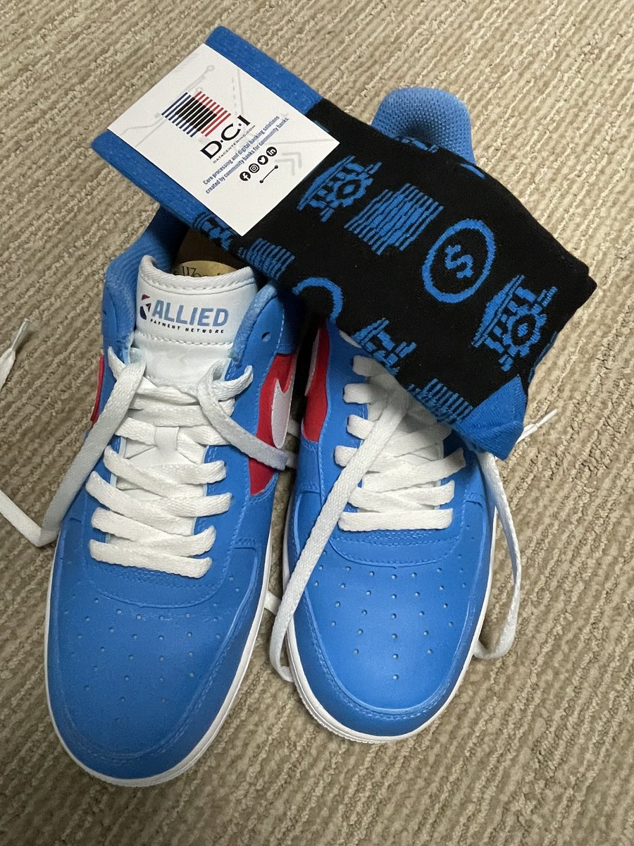 feeincomeguy's tweet photo. With a big week of travel on the calendar @AccessSoftek conference and @money2020 it was the perfect time to pack some of my favorite FinTech swag. @plinqit @klarivis @NymbusCore @AlliedPayment @DataCenterInc and of course @AlliedPayment. Even a pair of vintage Kony socks. https://t.co/03vS3PZvhj