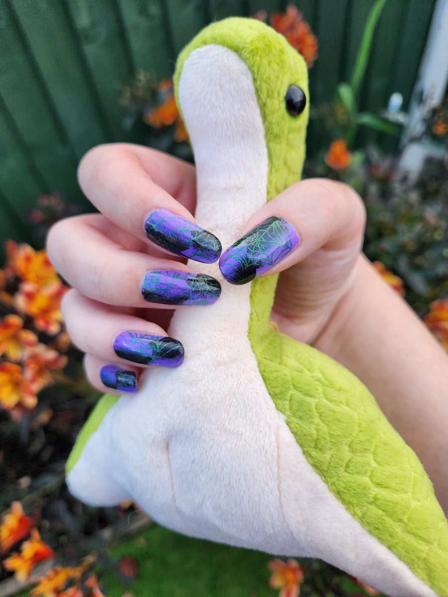 EnigmaAkila's tweet photo. This years Halloween mani with French kitty tips inspired by @PlayApex using @holotaco products #holotacoholoween2022 https://t.co/ox7zsAuzTb