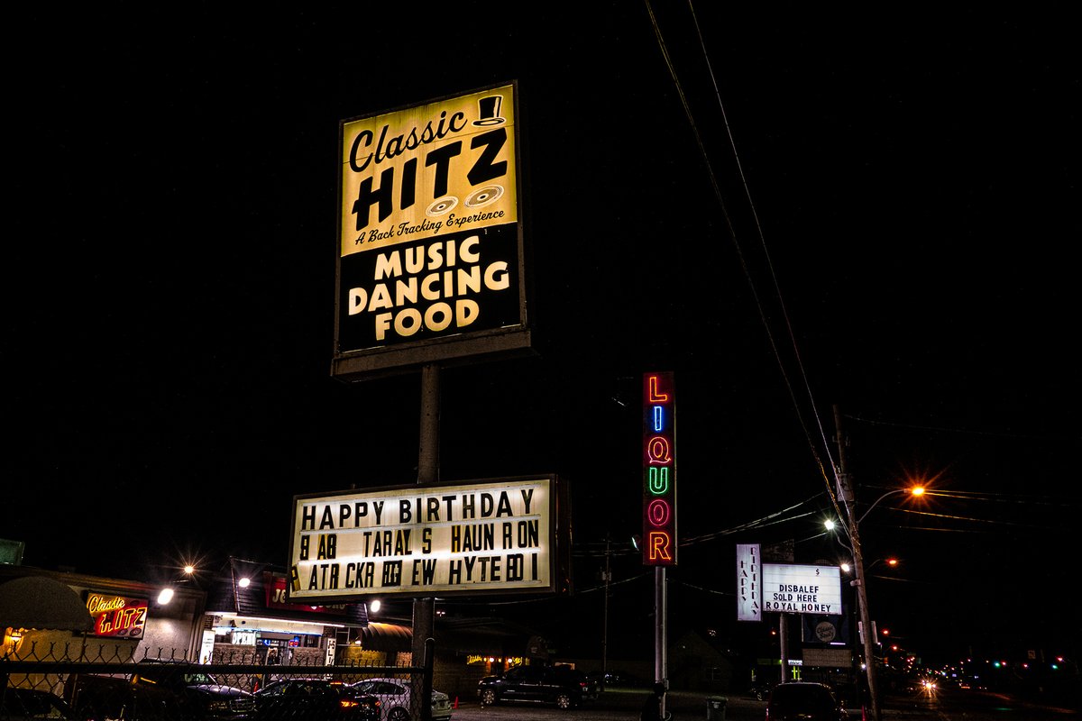 billwebbmemphis's tweet photo. #leica #leicavlux5 #mirrorlessphotography #billwebbjr #leicaphotography #leicaphoto #classichitz #music #dancing #food #happybirthday #liquor #disbelef #memphis #memphistennessee #nightclub #nighttime https://t.co/P0qEmXpeZa