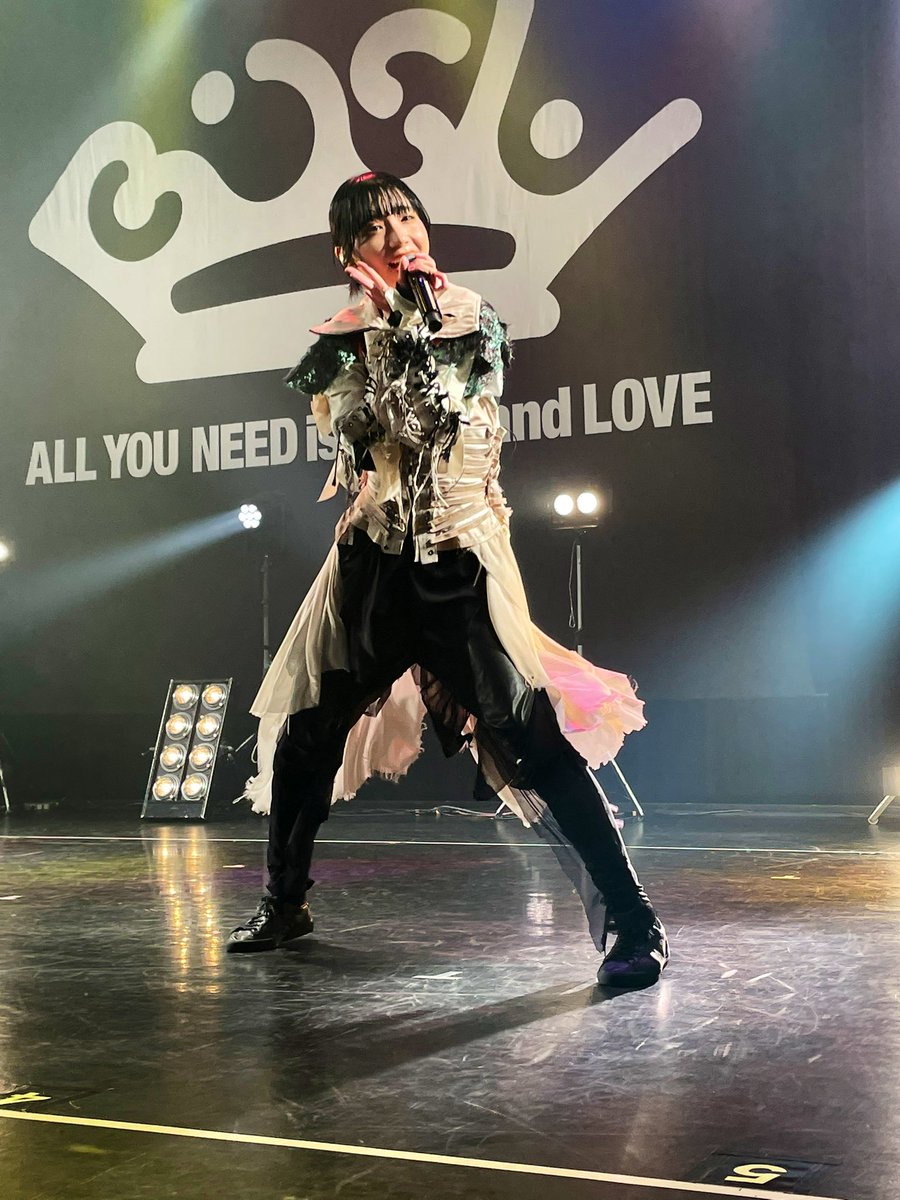 piiiho's tweet photo. 最前最高だった…かわいすぎた…
近すぎて緊張して目そらした(そもそも合ってないたぶんw)

#BiSHiSOVER
#BiSH渋谷
#ForLiveTour https://t.co/AGcqZKoaBU