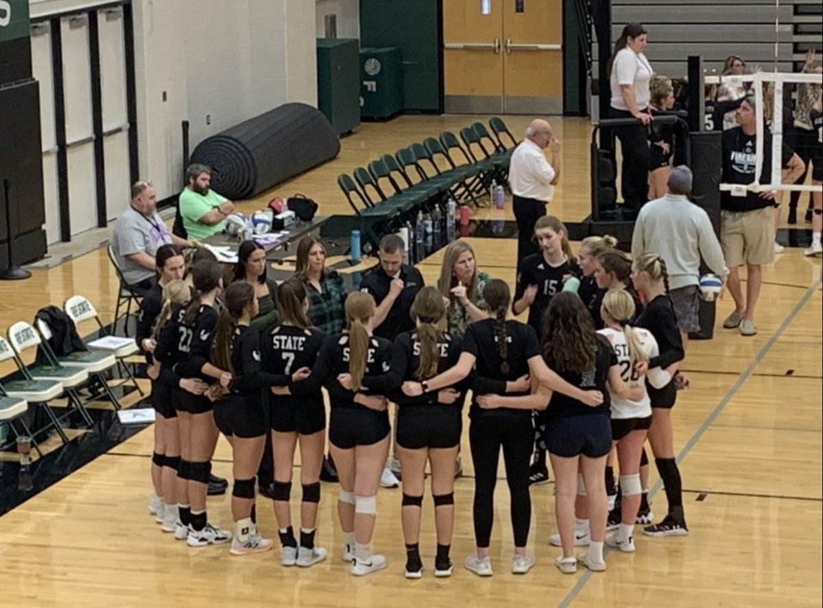 FirebirdsVB's tweet image. We are better together #statetostate #fsvballerz #fsvbfamily